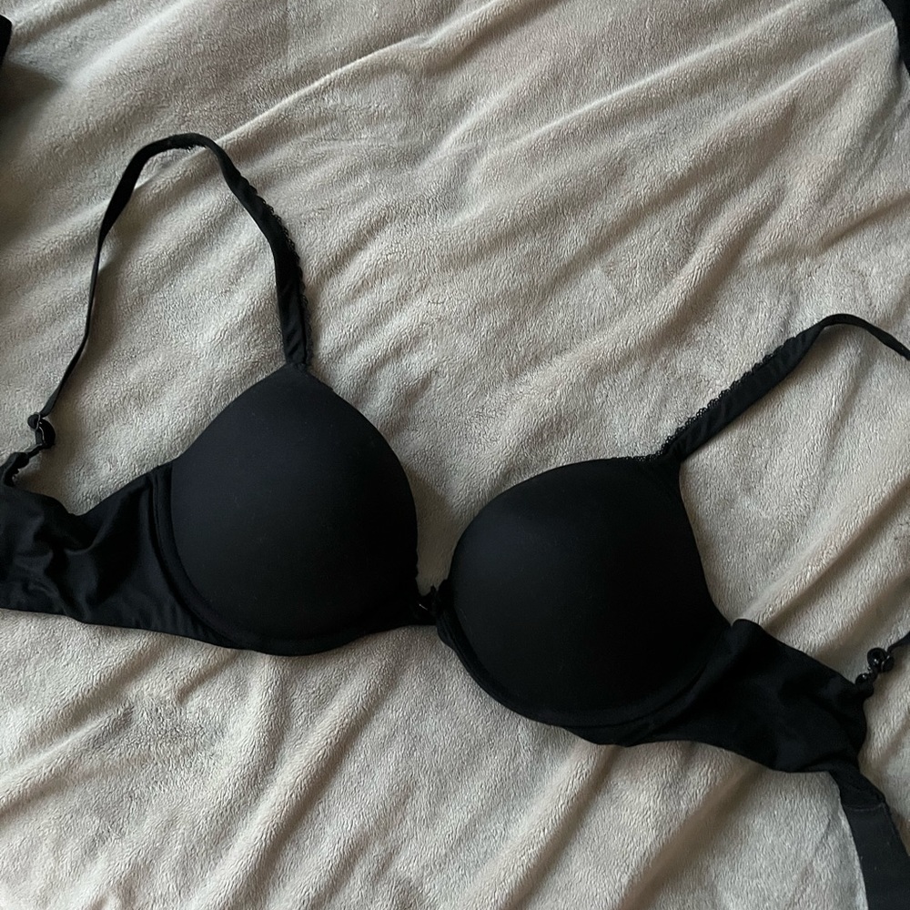 Victoria’s Secret body by Victoria push-up bra, black 32D